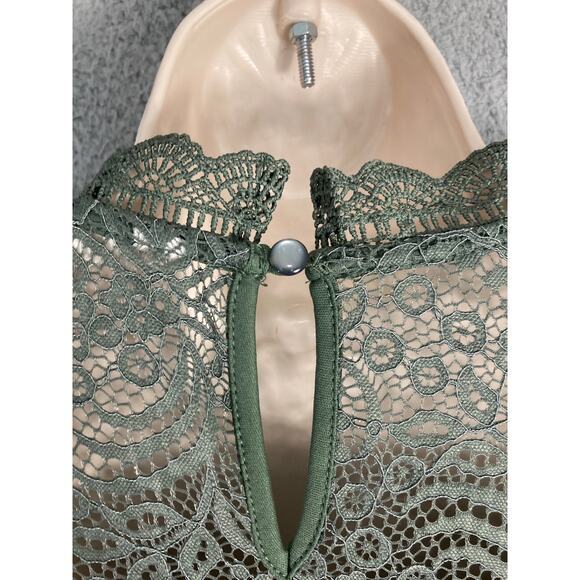 Women's M‎ Green Lace Mock Neck Short Sleeve Blouse - Picture 10 of 11